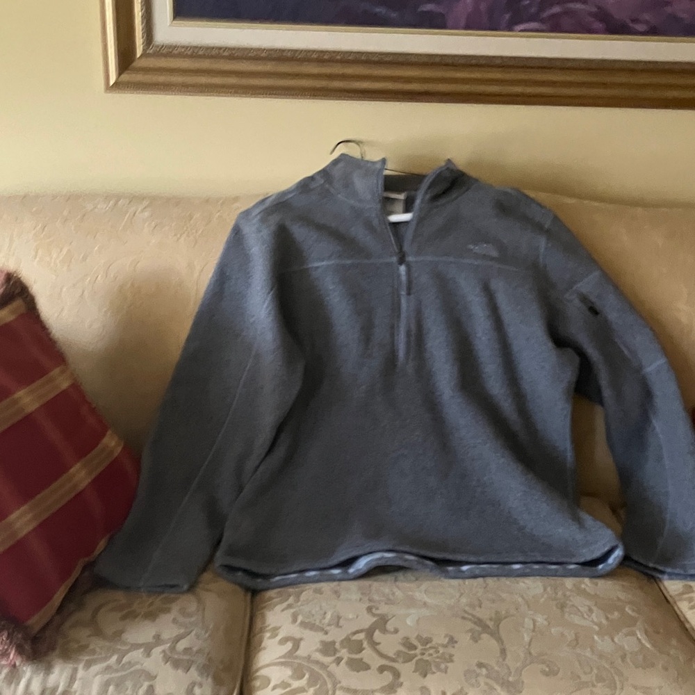 The North Face Men's half Zip-Up Gray Sweater